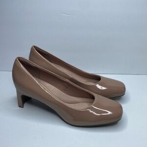 Clarks Glossy Tan Patent Women's Slip on 2 inch Heels Size 10 M
